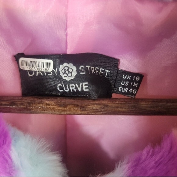 Daisy Street Curve Pastel Rainbow Striped Zipped Faux Fur Jacket with Pockets - Picture 4 of 9